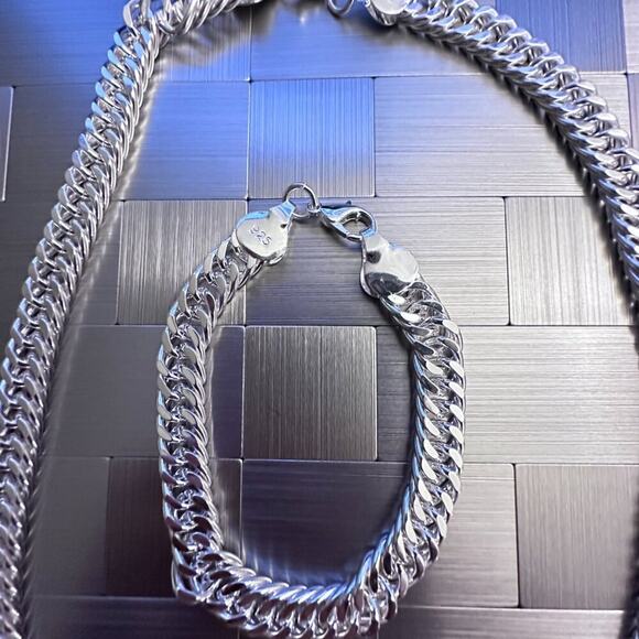 This stunning jewelry set features a 925 sterling silver necklace and an 7-inch - Picture 3 of 7